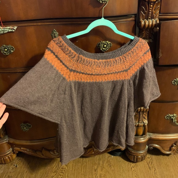 FREE PEOPLE LIGHT WEIGHT SWEATER! CUTE SLEEVES! - Picture 4 of 5